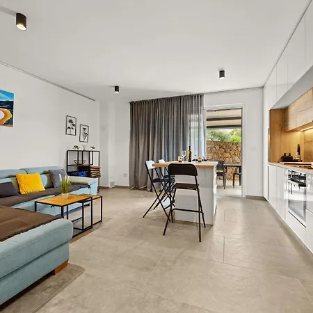 Apartment Crepsa Paradise With Jacuzzi - Couple Getaway *