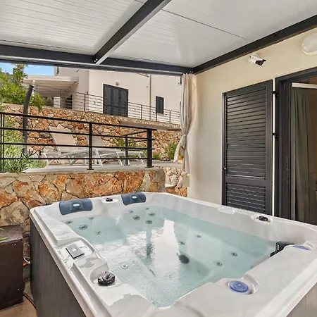 Crepsa Paradise With Jacuzzi - Couple Getaway Apartment