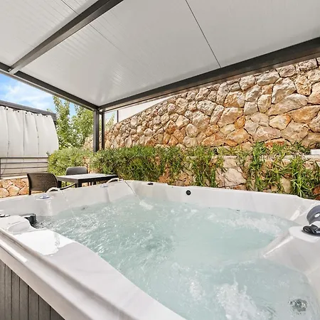 Crepsa Paradise With Jacuzzi - Couple Getaway *