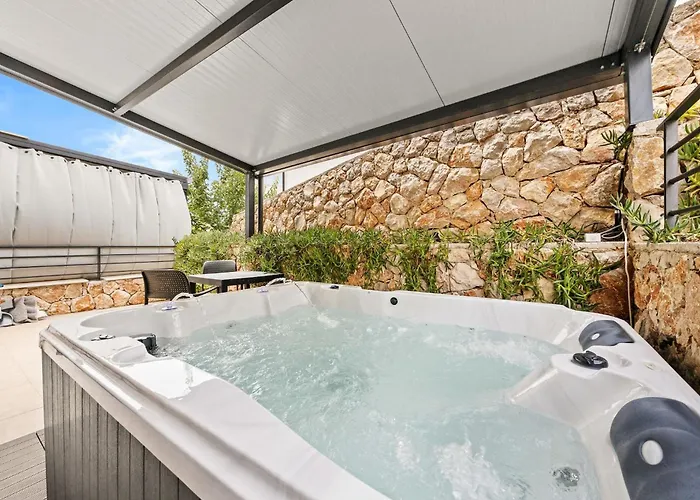 Crepsa Paradise With Jacuzzi - Couple Getaway *