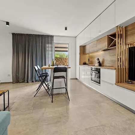 Crepsa Paradise With Jacuzzi - Couple Getaway * Cres